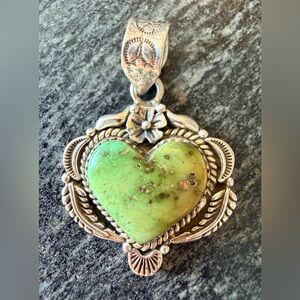 💚 BEAUTIFUL 925 Sterling Silver & Gaspeite Heart Pendant, 1.25” x 1.25”, NWT 💚
